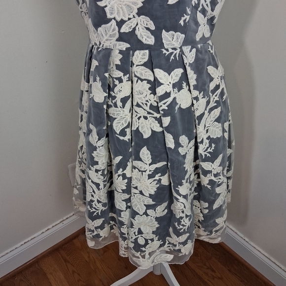 ERIN by Erin Fetherston Black  and Cream Floral Midi Dress Size 8 - Picture 8 of 11